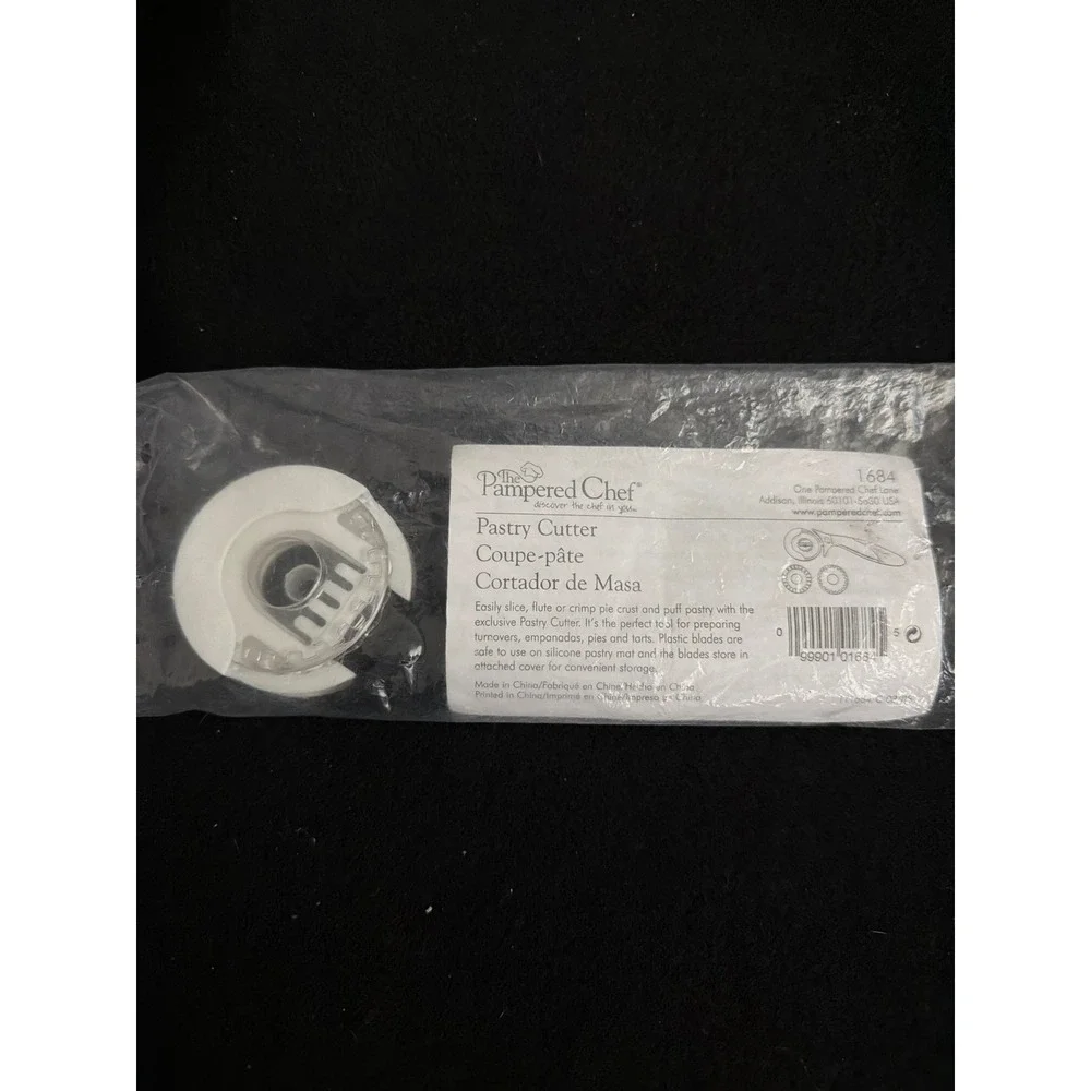 New Pampered‎ Chef Pastry Cutter 1684 White Black Slice Flute Crimp Tool New